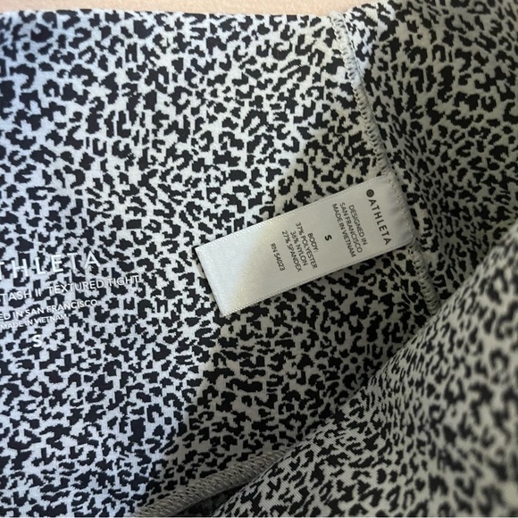 Athleta Salutation Stash Il Textured Tight 7/8 Micro Cheetah Leggings Pockets S - Picture 4 of 12